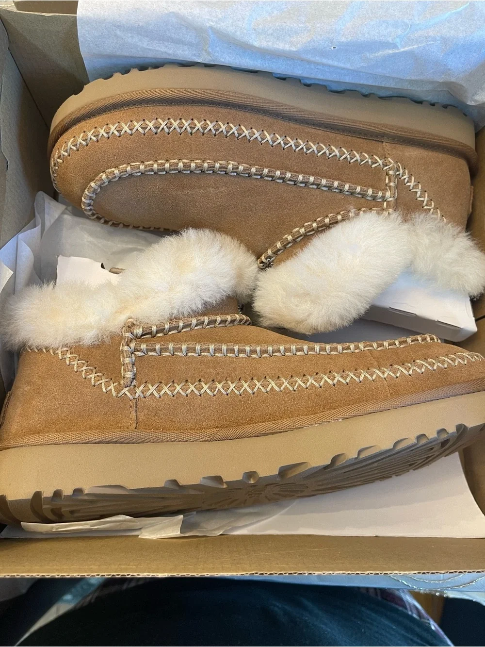 NWB Ugg women’s classic ultra mini alpine boots color chestnut size 8